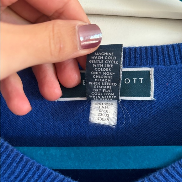 Blue pullover sweater in size petite small - Picture 3 of 4